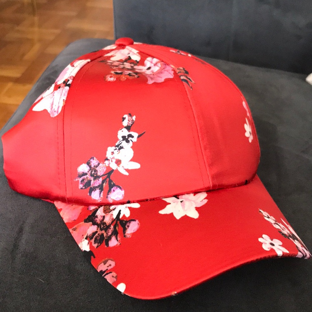 Silk hat red with pink and white flowers 🌸 🌺